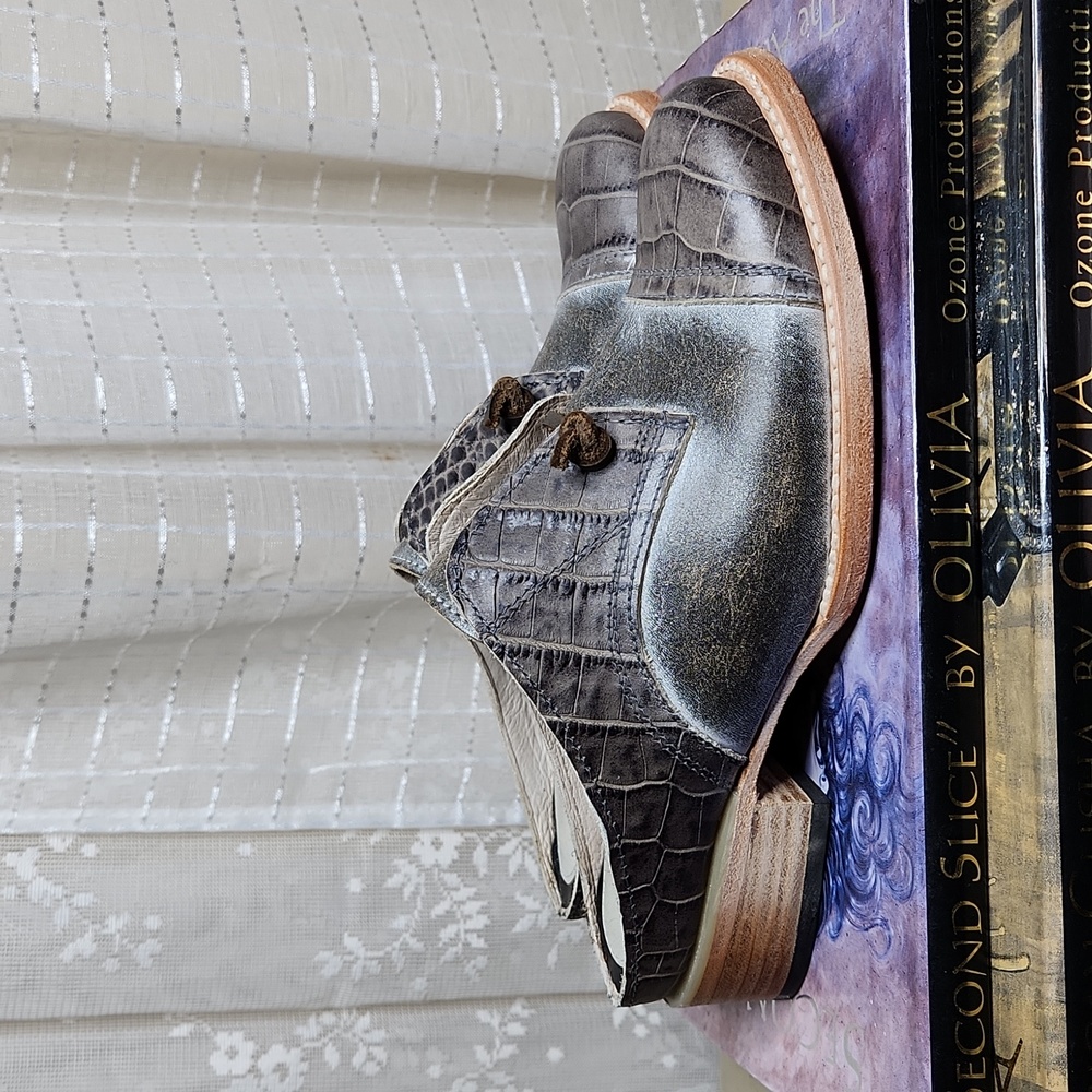 Freebird by Steven "Malena" Grey Alligator Size 7